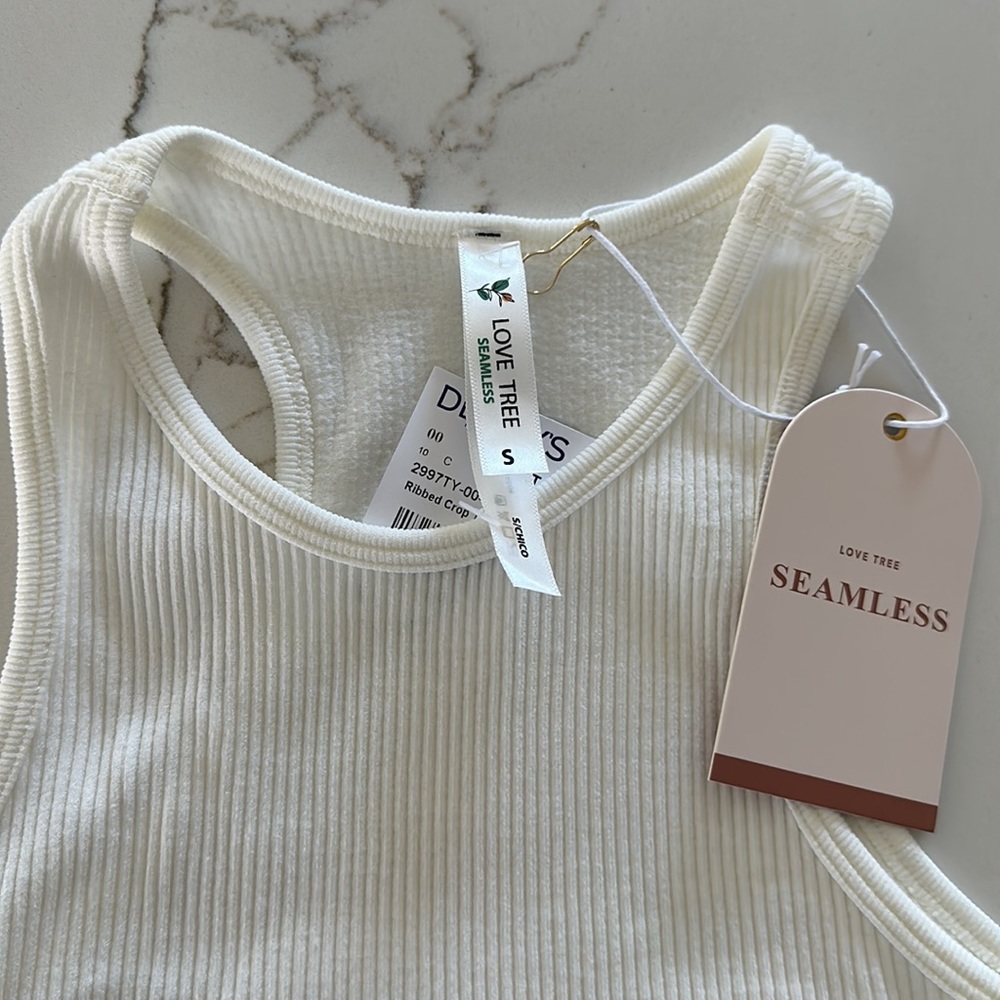 Seamless Crop Tank - Picture 2 of 5